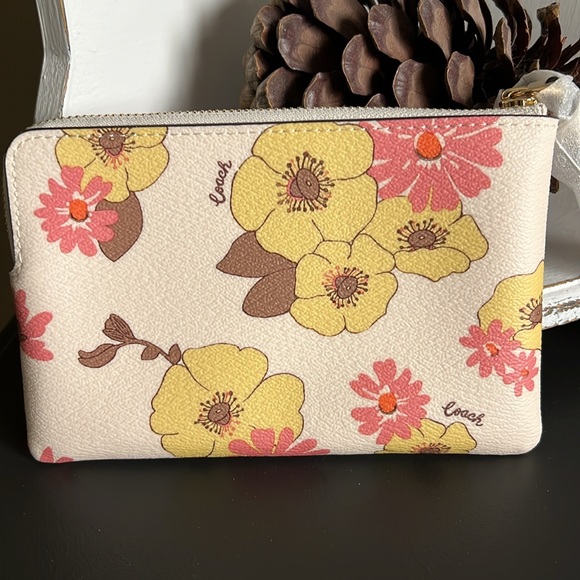 Cute NEW COACH CORNER ZIP WRISTLET - Picture 3 of 6